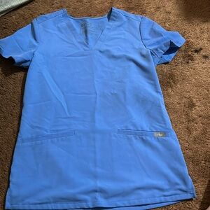 Ceil blue Figs scrub top